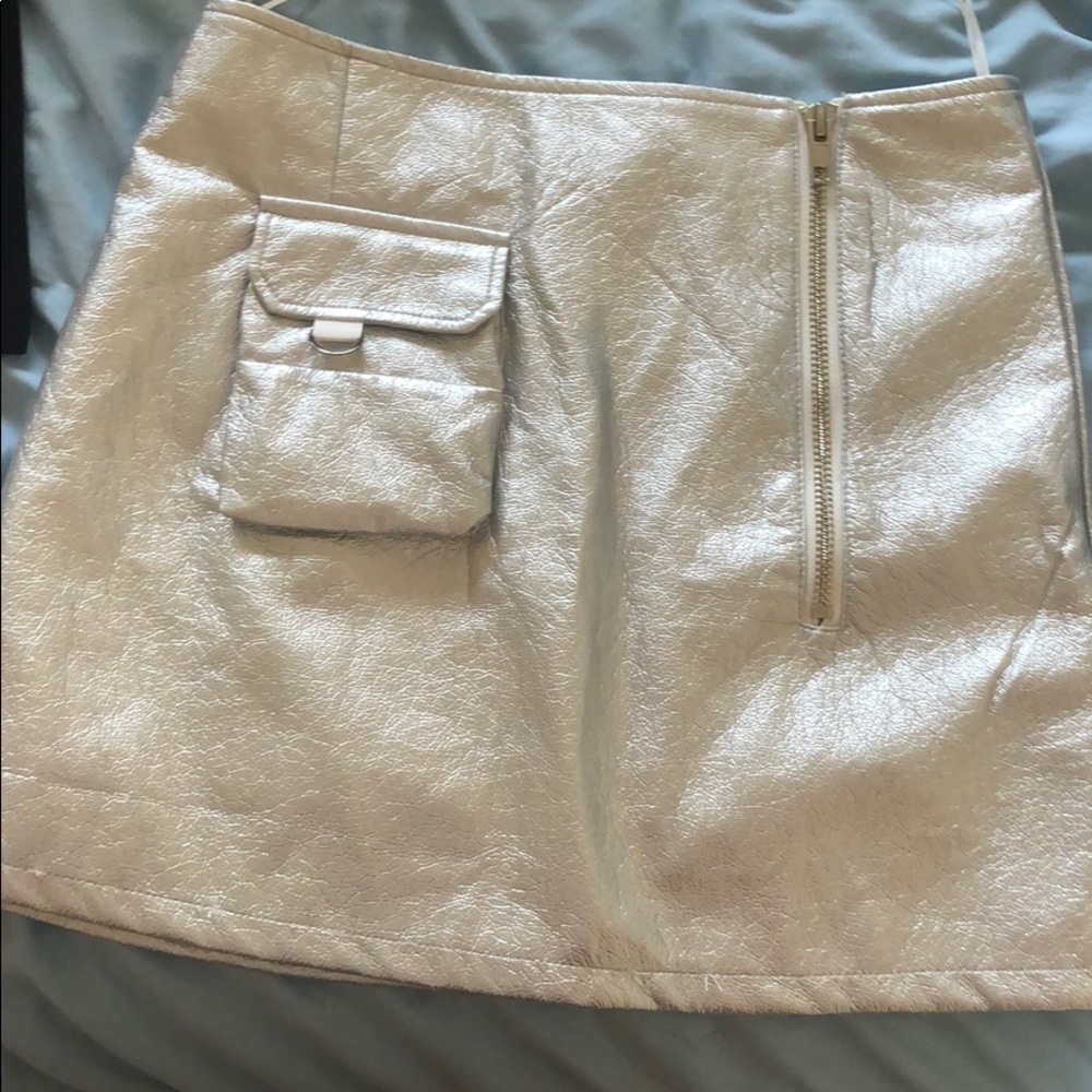 Carmar silver metallic bottom